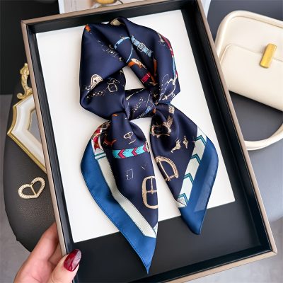Classic Vintage Chain Pattern Square Scarf Available in Various Colors, Featuring a Smooth Texture, Suitable for Women, Versatile for Use, And Appropriate for All Seasons
